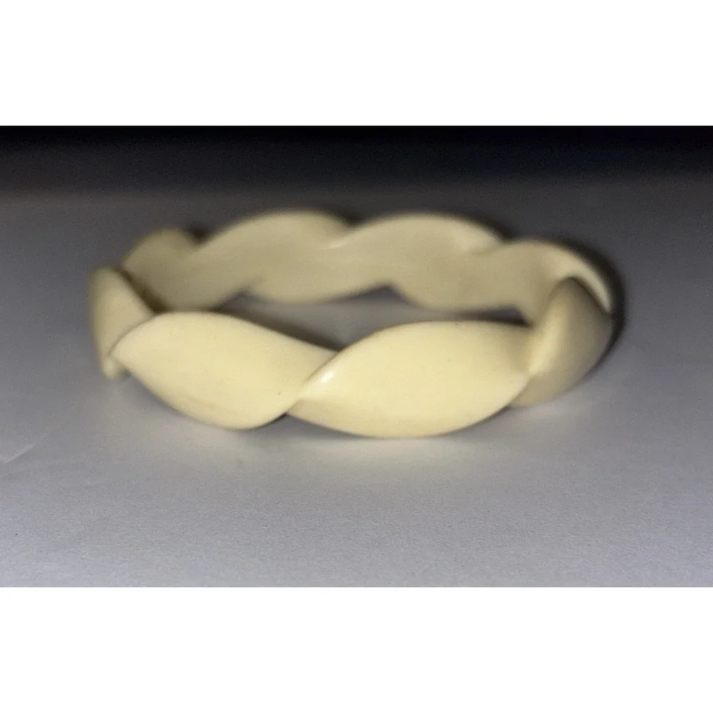 Vintage Cream Plastic Twisted Bangle Bracelet